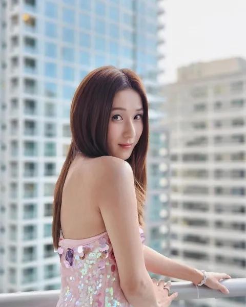 钟嘉欣为旧爱翻红感开心,爆分手后仍有联系:望他早日找到另一半