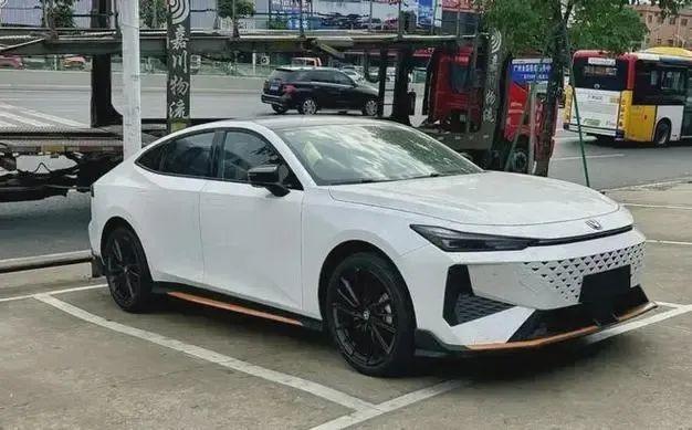 9月份销量最高的十款国产轿车，红旗夺冠，奇瑞暴涨，吉利最稳