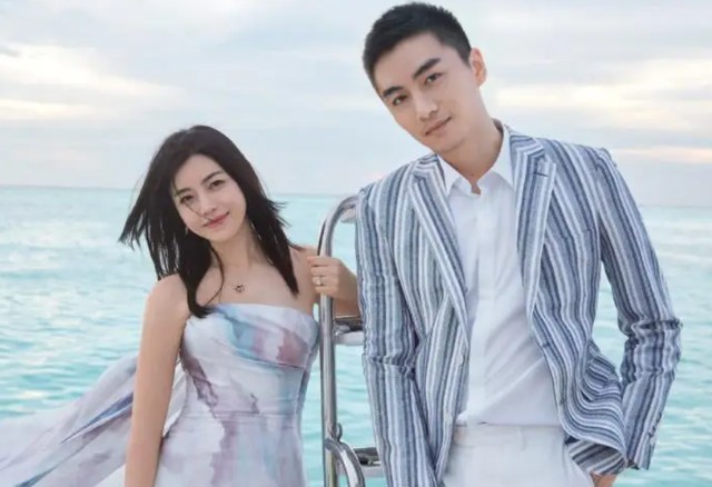 婚变石锤?陈妍希父亲突然离世,好友皆悼念安慰,陈晓却不愿发声