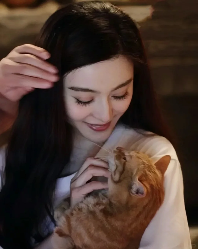 范冰冰20岁就美成这样 狐系美人走进现实 网友：她的脸真该去买保险