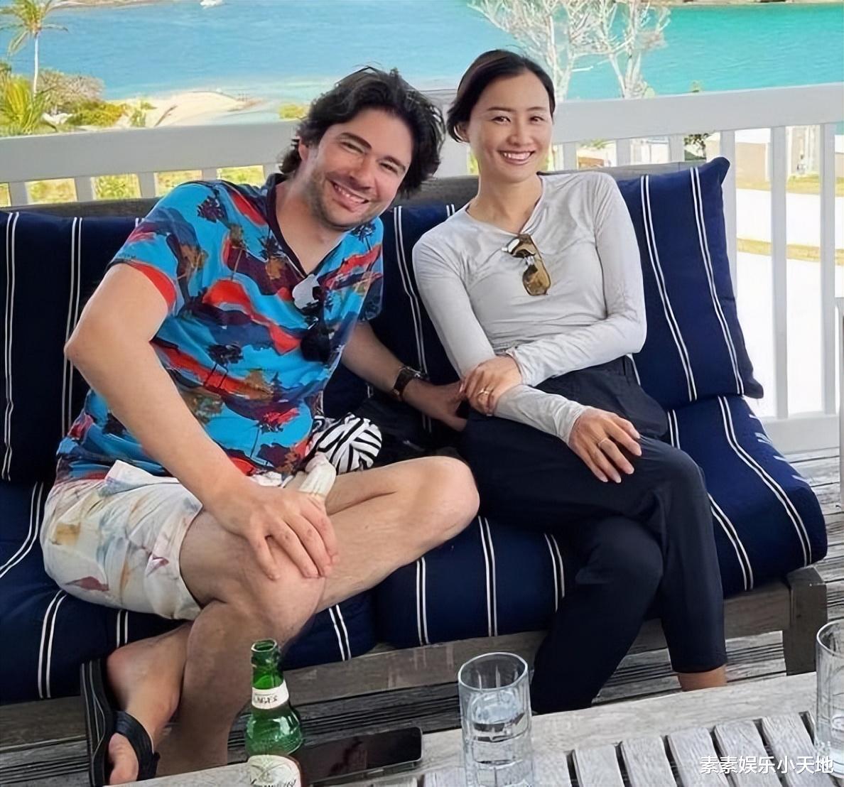 陈法拉出席珠宝晚宴，和汪诗诗汪圆圆合影，郑余雅颖也在现场