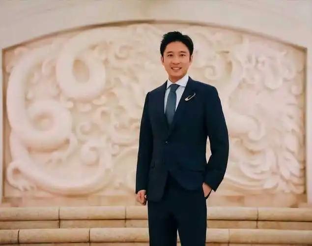 40岁霍启山被撮合和奥运冠军，女方是小10岁博士，撞脸朱玲玲