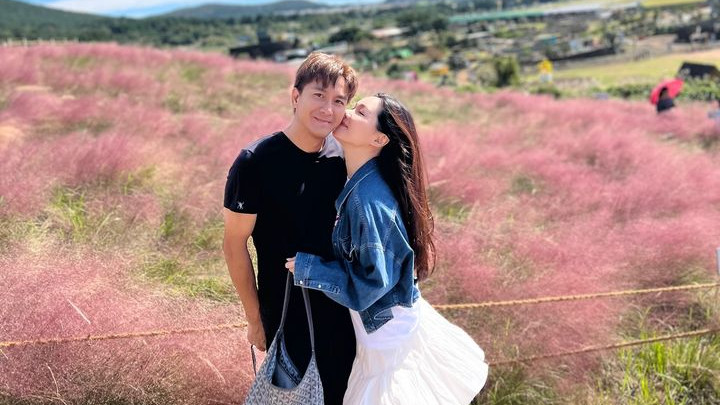 50岁马国明好幸福，带36岁汤洛雯济州岛旅游，老夫少妻太浪漫了