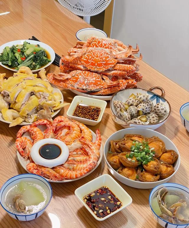 海鲜家宴这样吃！喜欢吃海鲜大餐的朋友赶快点赞收藏起来！