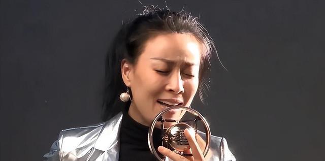 田震：不后悔和那英闹掰，我和她不熟，23年后，二人差距一目了然