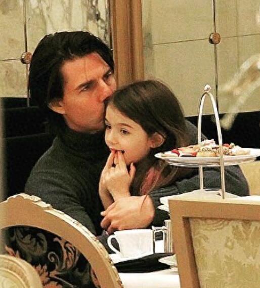 阿汤哥和黑人养子出游却拒见亲生女儿,儿子又胖又壮比他显老