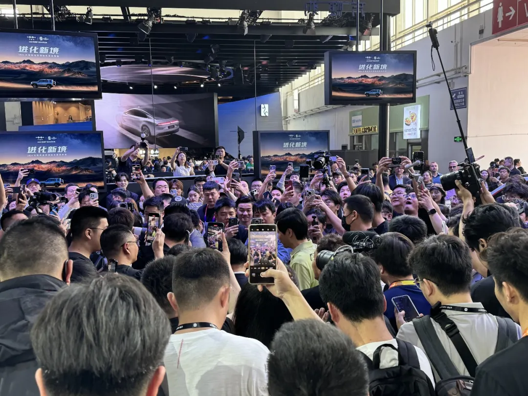 2024车圈十大事件：造假、崩盘、背刺！今年还能更离谱吗？