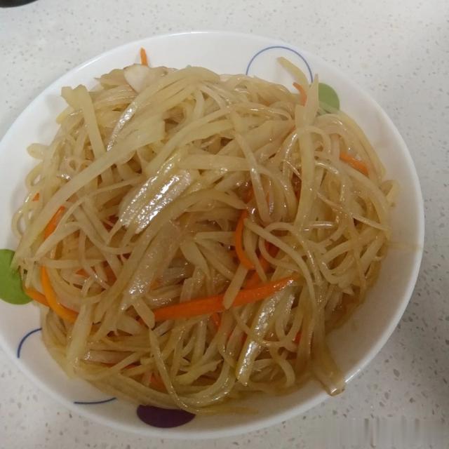 广东小两口的晚餐，简单而营养，网友很羡慕：这才是婚姻的意义