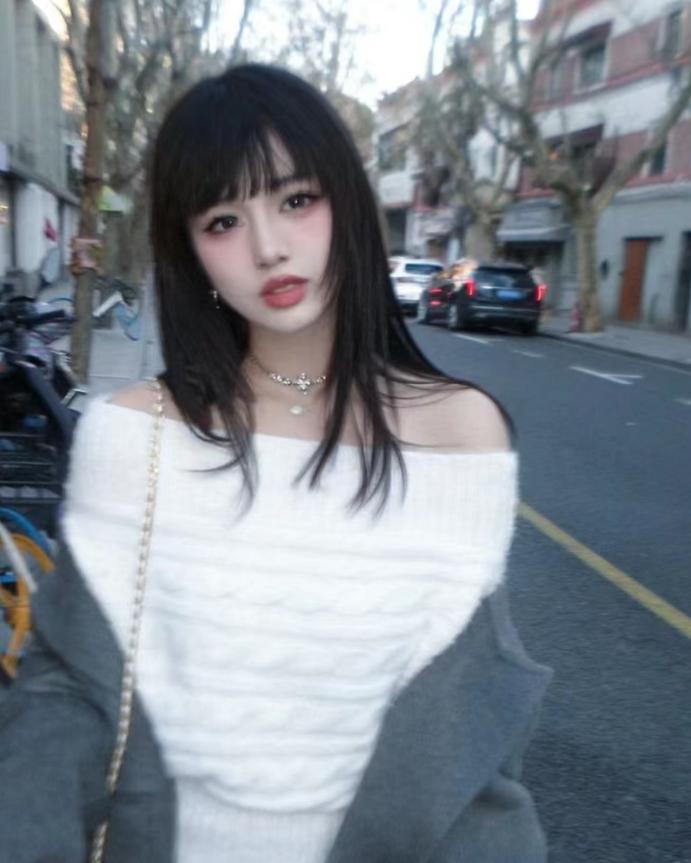 汪峰父女日本度假逛二手店,小苹果颜值惊艳惹偷瞄,汪璟怡疑露面