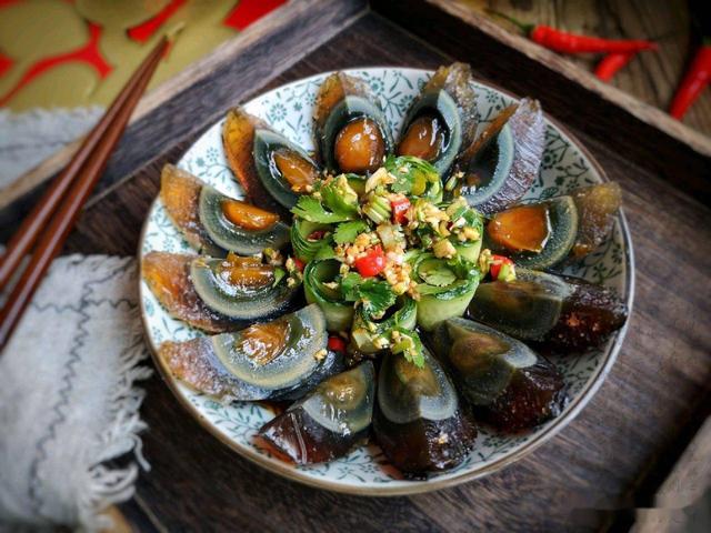 买皮蛋，挑“黄色”还是“黑色”？看完才知道，原来以前都买错了