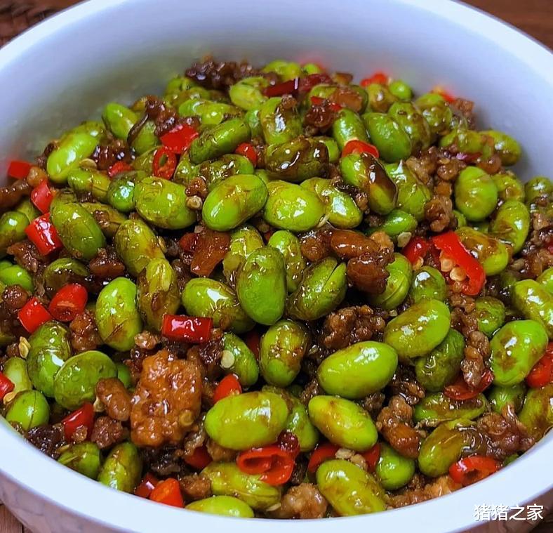 “夏吃豆，胜过肉”，建议中老年，常吃2种豆类，腿脚有劲精神好