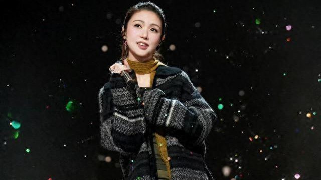 薛凯琪舞台美腿长筒靴！