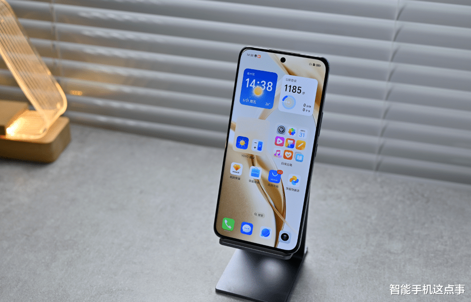 荣耀300系列被确认：等深四曲屏+轻薄机身，11月中下旬发布