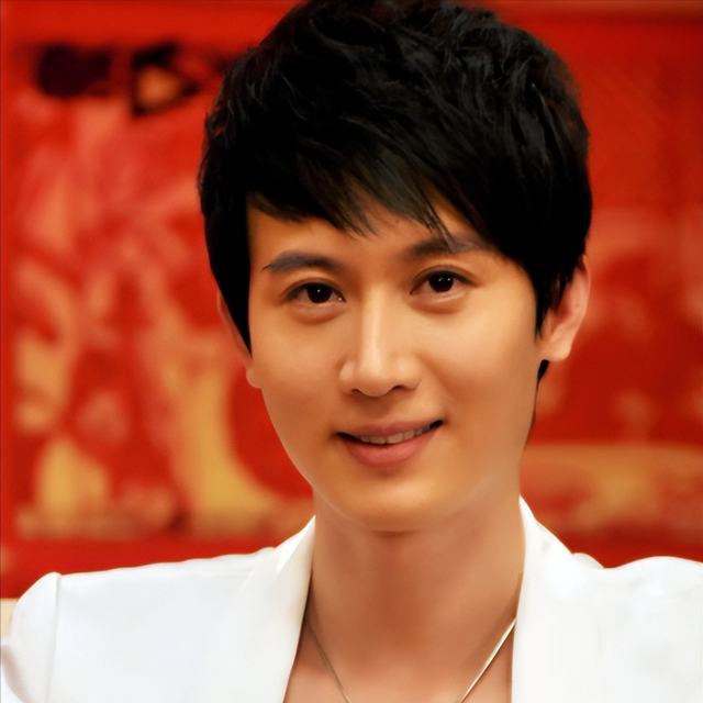 一穿古装就“翻车”的8位男星，看似帅炸天，古装一上身就不行