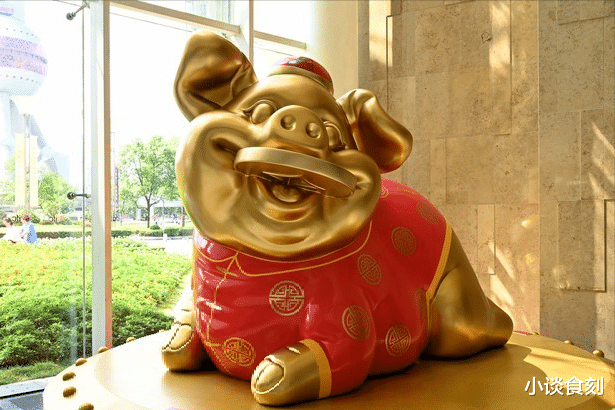 2025是乙巳年,老人说“九人分饼,四日得辛,三屠两猪”啥意思?