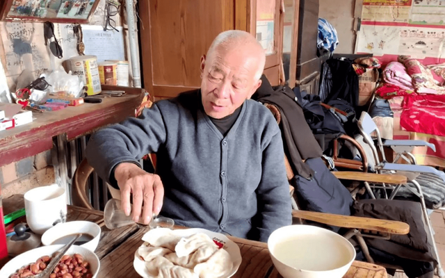 54岁男子每天饭桌上都有一碟花生，去体检 ，医生纳闷：怎么回事？