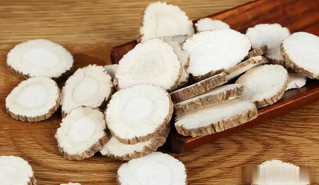 秘方来了,两味中药煮水喝,可治腰疼、腿疼、胳膊疼、颈椎疼!