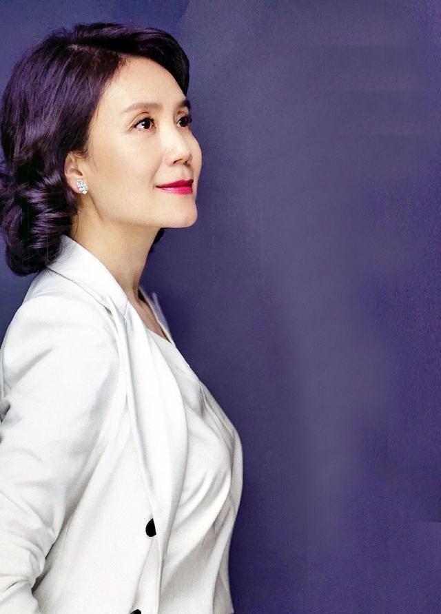 严晓频:1988年,她遇到了爱情,生两个儿子,59岁现状如何