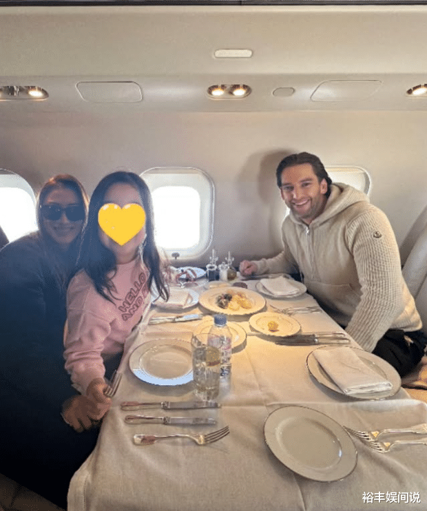 谢霆锋父子三人合照曝光!身高已超爸爸,外甥女和妹妹也一起跨年