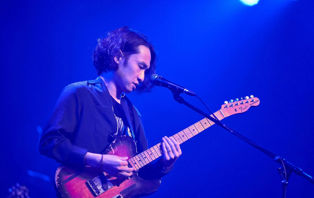 不接受采访,不参加综艺,出道20年只发行5张专辑,却成了大神?