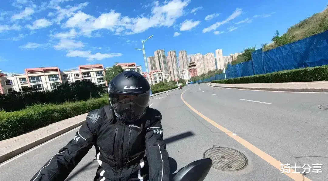 准车主抢先体验豪爵ADX125，空间大很能装，提速快操控好
