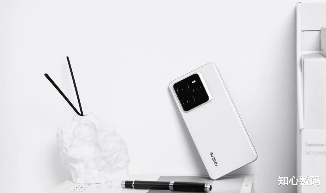 高端市場“攪局者”，驍龍8至尊版旗艦售價創(chuàng)新低，小米不香了