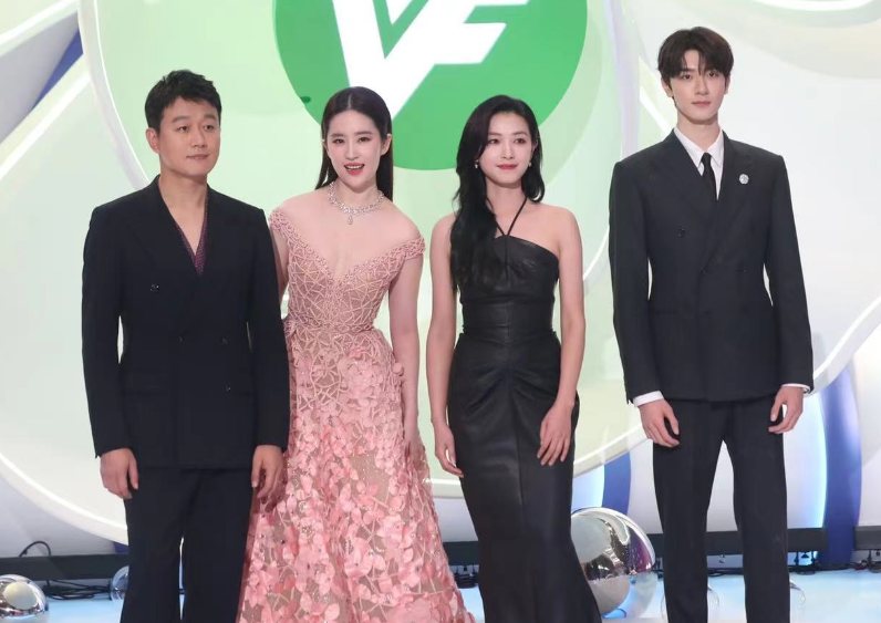 事实证明,42岁的罗晋,已在成为“非著名”演员的路上越走越远