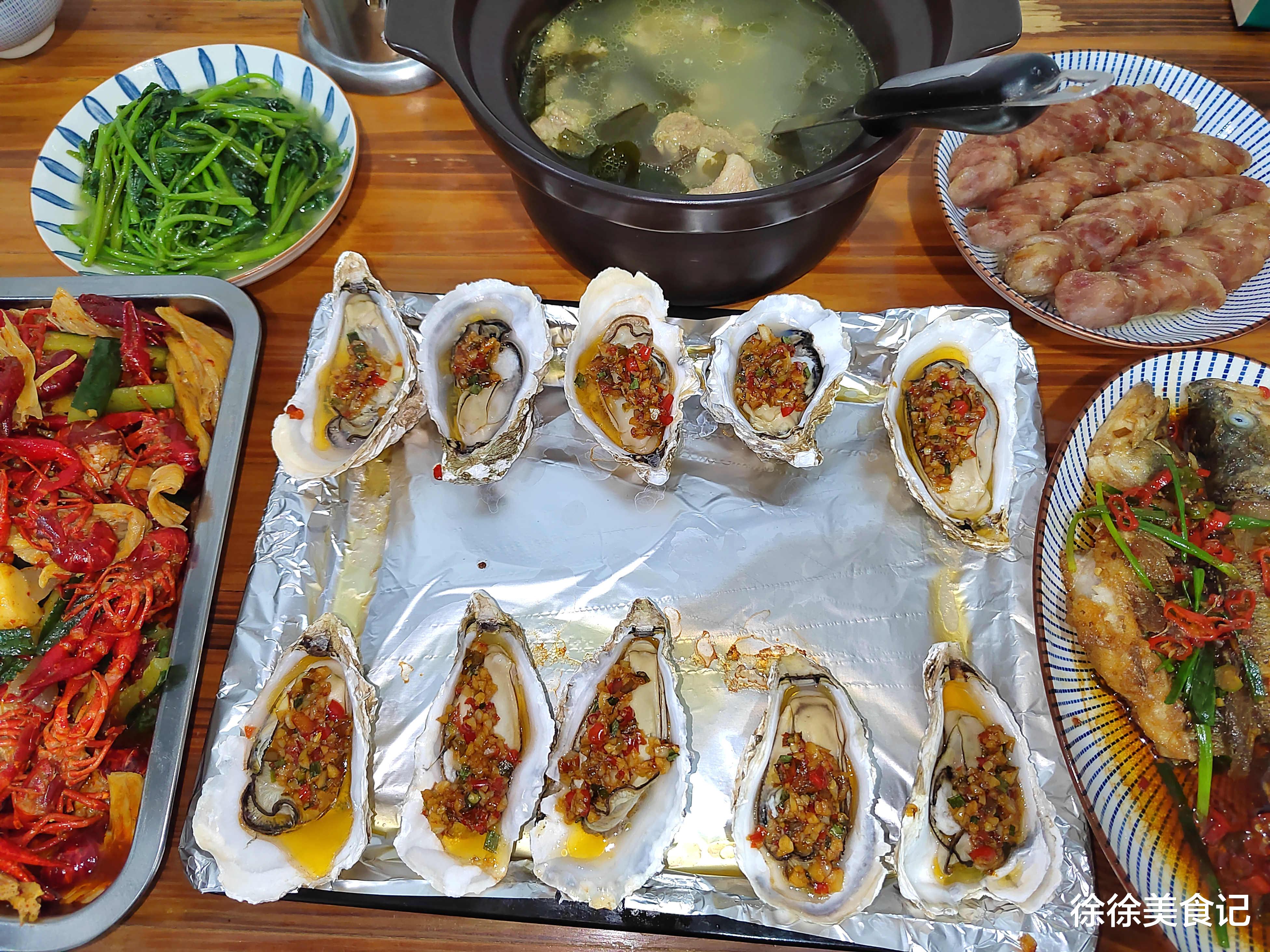 同事来吃饭，4小时做5菜1汤，却被吐槽吃不饱，网友看后不淡定了