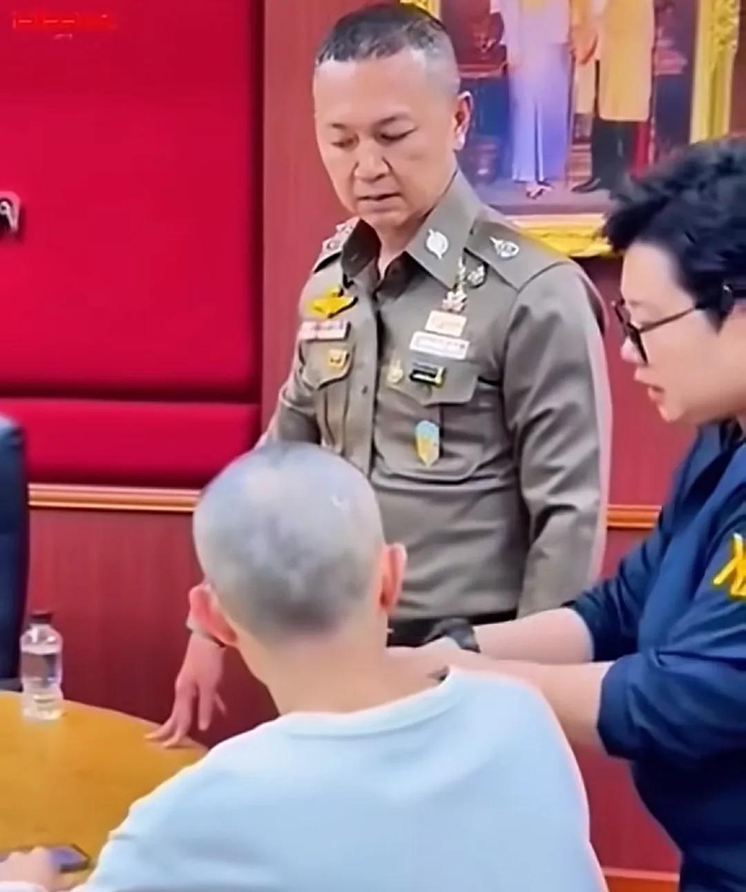 王星影响有多大？赴泰旅游直播全沦陷，男的要华子，女的低头捂嘴