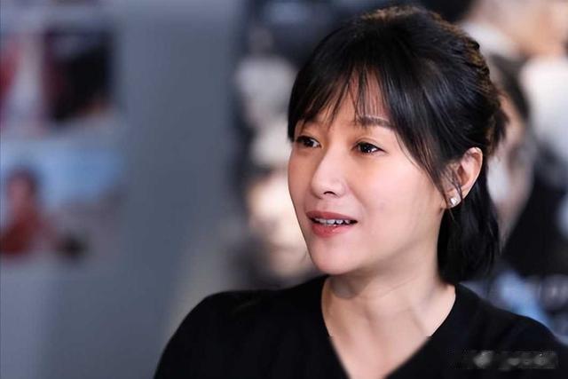 被央视怒批仍不悔改,出门带6个助理30个保镖,网友:你是个啥