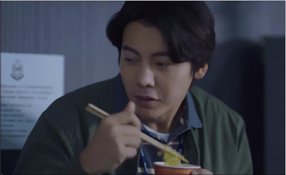 同样演“警察阿Sir”，陈伟霆与潘粤明一比，才知道：啥叫智商250