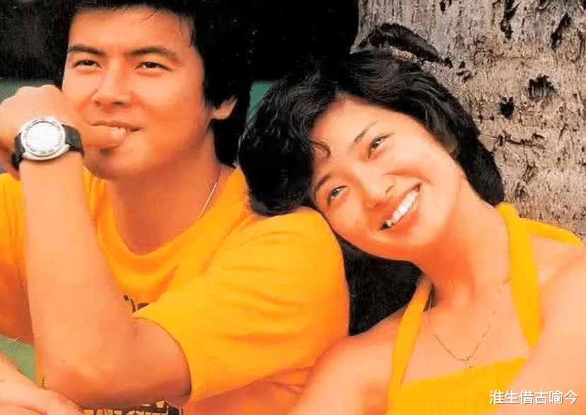 65岁山口百惠发福了，72岁三浦友和帅气依旧，两个人恩爱43年