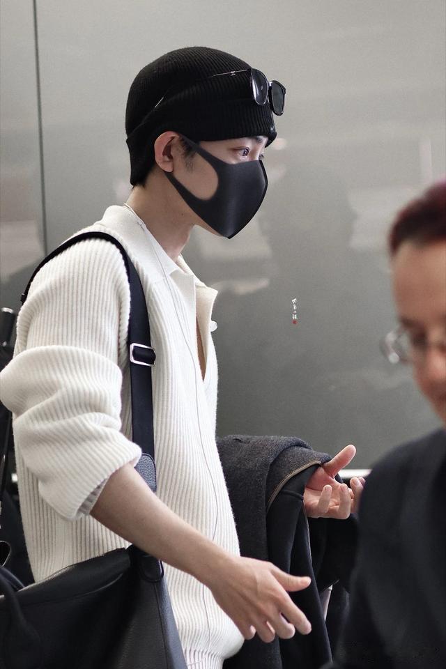 4.30娱乐瓜：肖战王一博李现成毅赵丽颖杨紫杨洋鹿晗刘亦菲刘宇宁