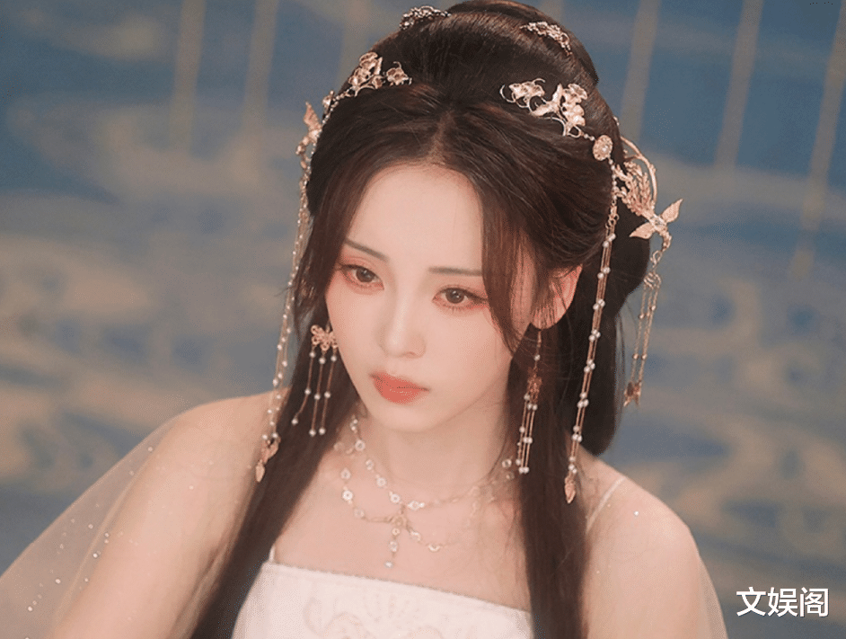 腾讯又出黑马短剧!开播15天夺周榜第1,男女主颜值在线演技惊艳