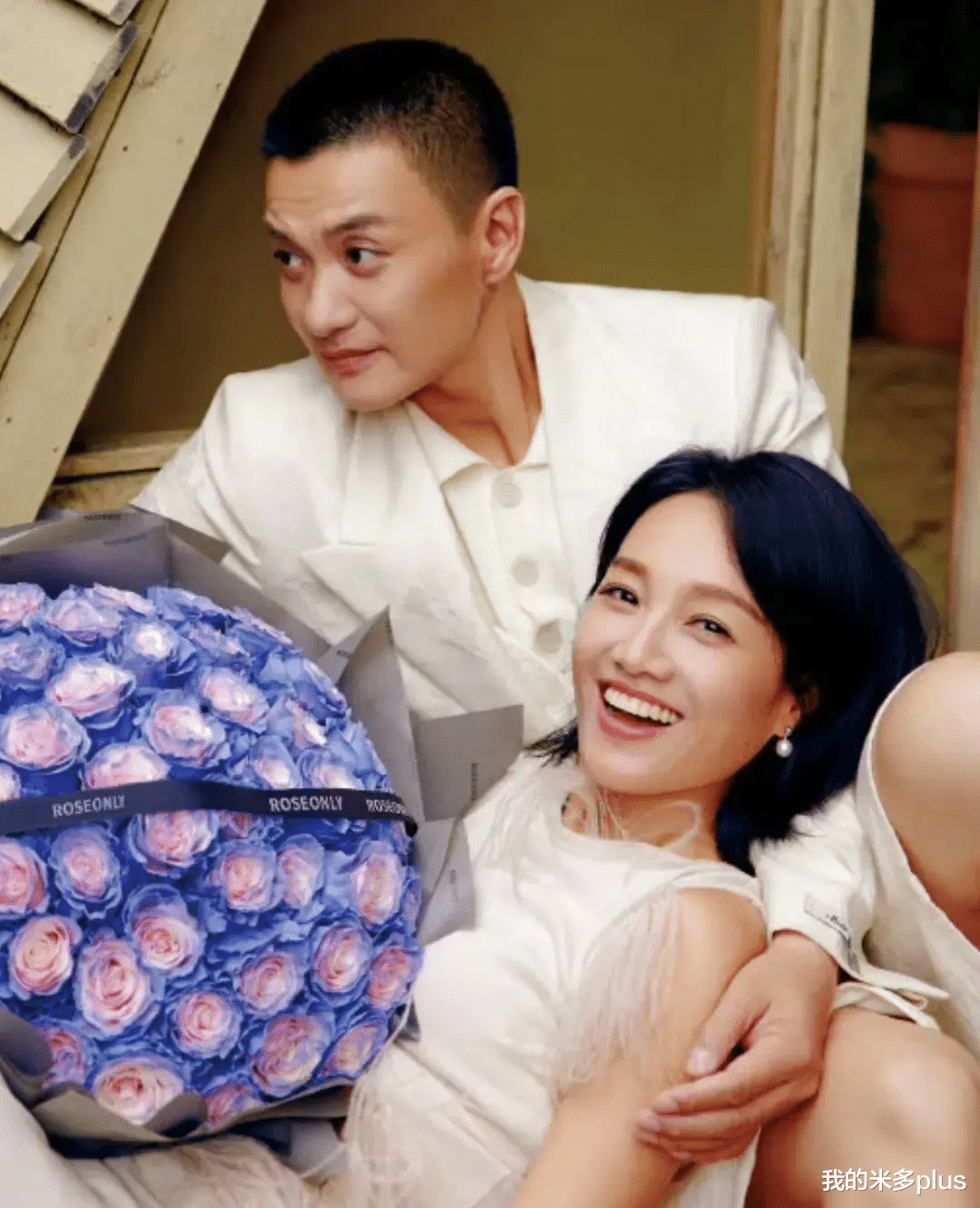 周一围公开撒糖,为老婆整理头发好宠溺,朱丹瘦到100斤腰身纤细