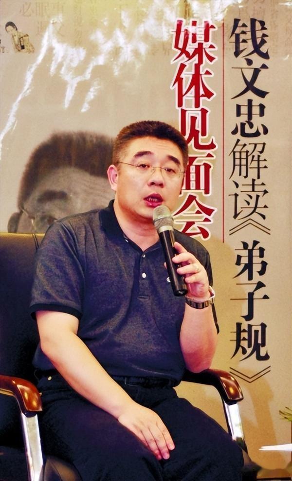 百家讲坛|《百家讲坛》文化明星现状：有人被抵制，有人去世，2人至今红火