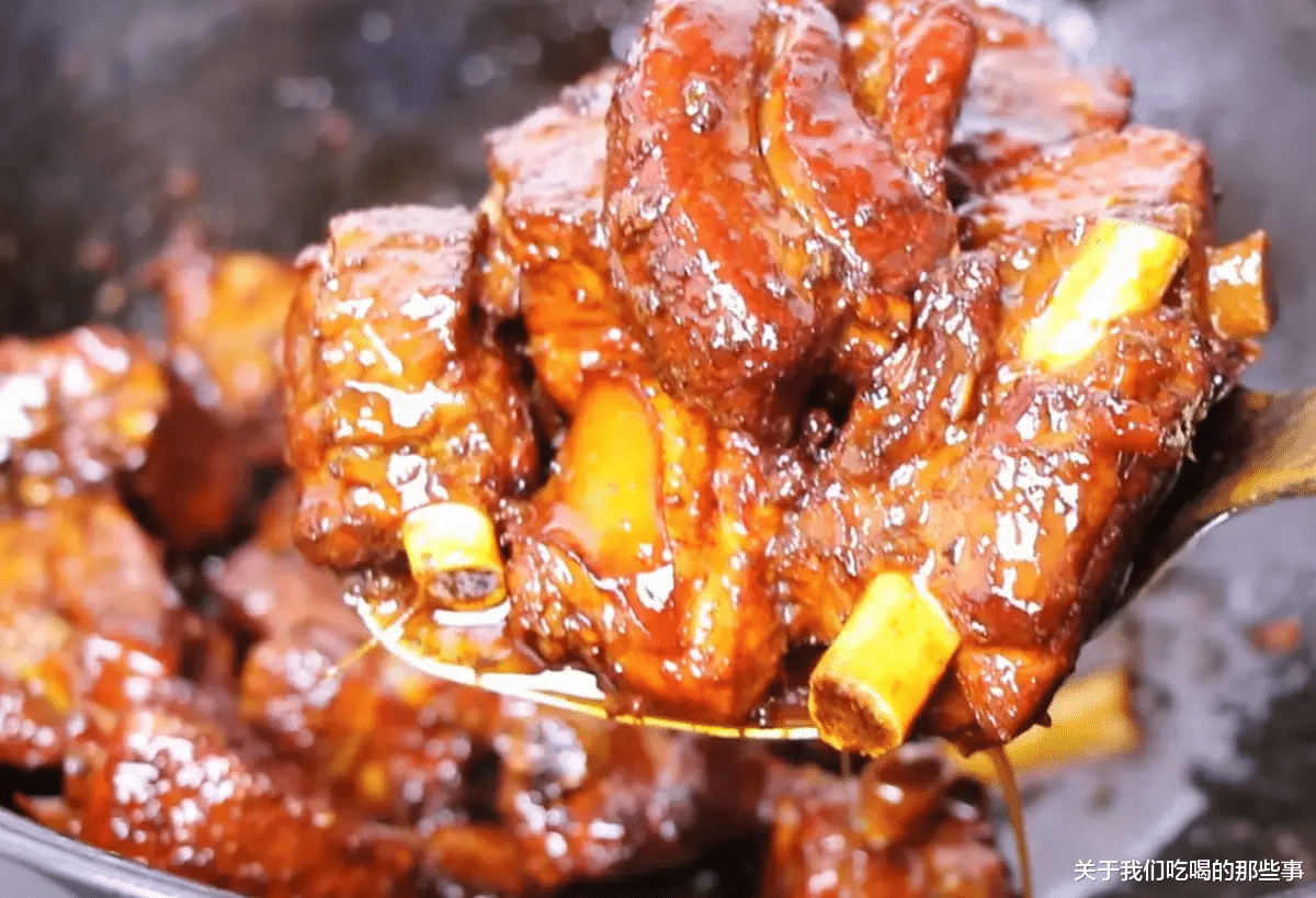 排骨直接焯水，难怪腥味重！多做一步，排骨软烂可口，香味十足