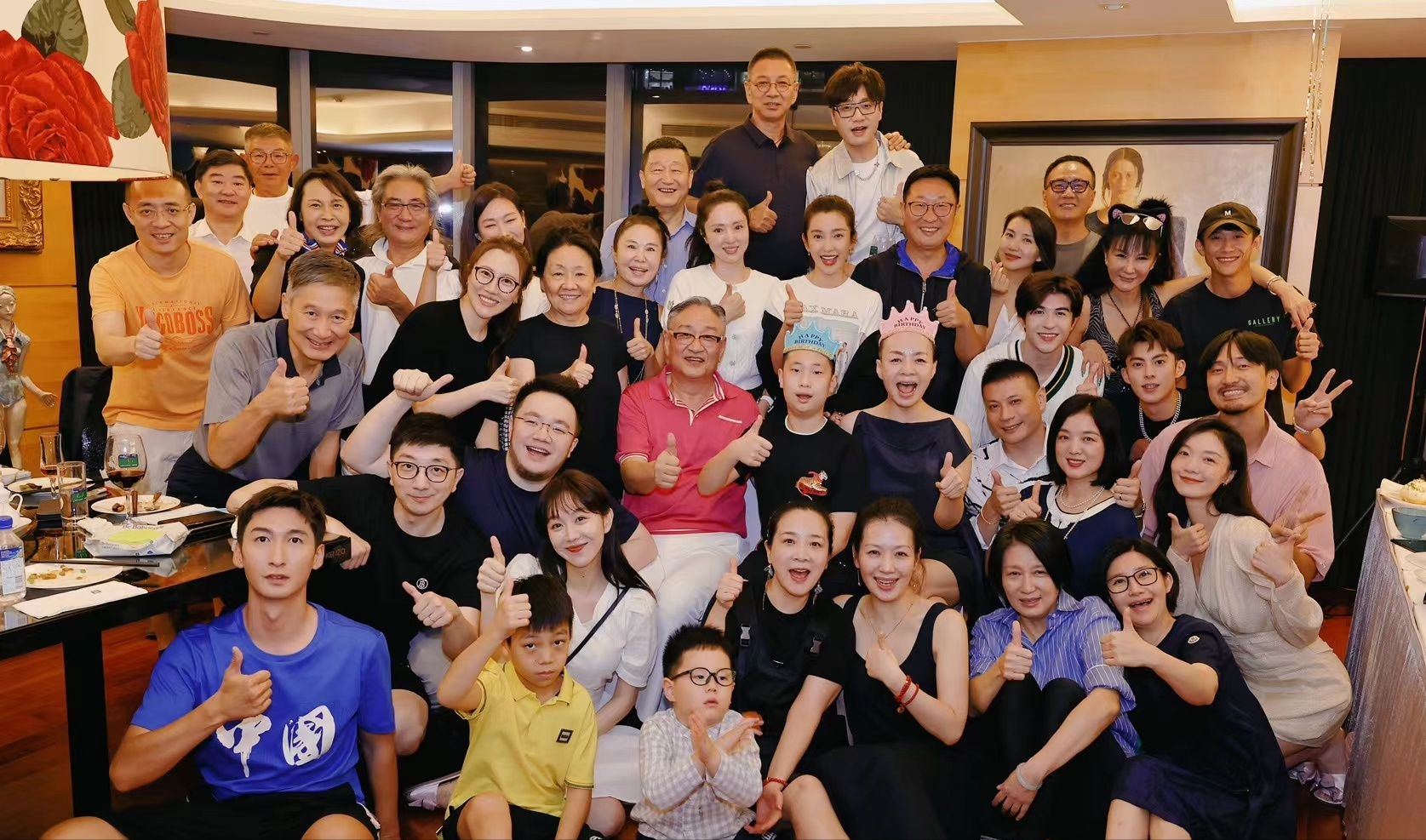 众星云集道贺宋丹丹庆64岁大寿,姜妍夫妇到场,连张一山也来了