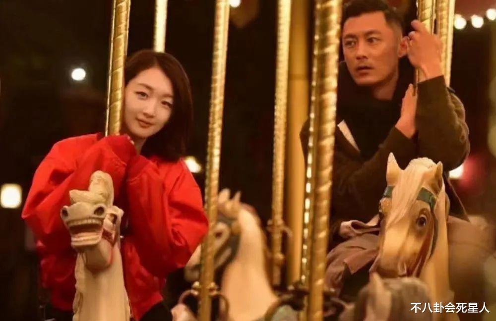 42岁余文乐近照变样，胡子花白皱纹深，断崖式衰老快认不出