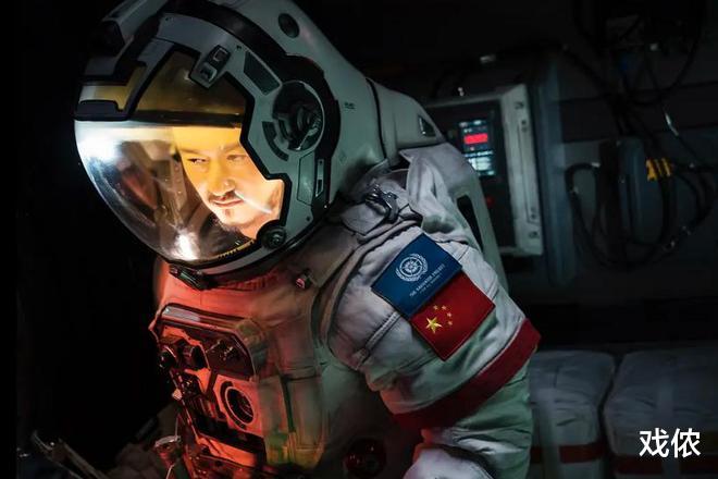 吴京学会圆滑后,新戏里的配角们纷纷要求加戏,吴京再次陷入两难