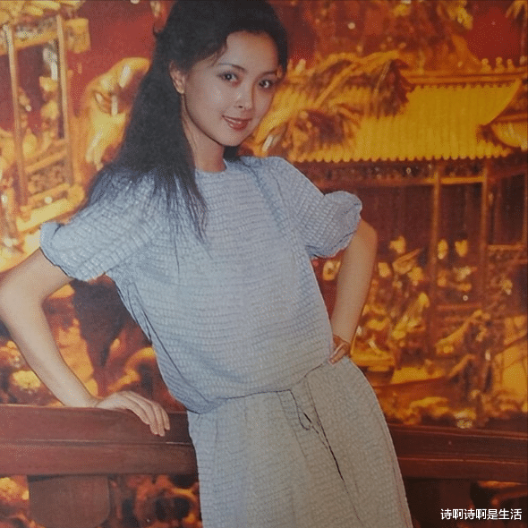 原来她早就去世了,生命最后执意包机回国,5天后在故土安详离去