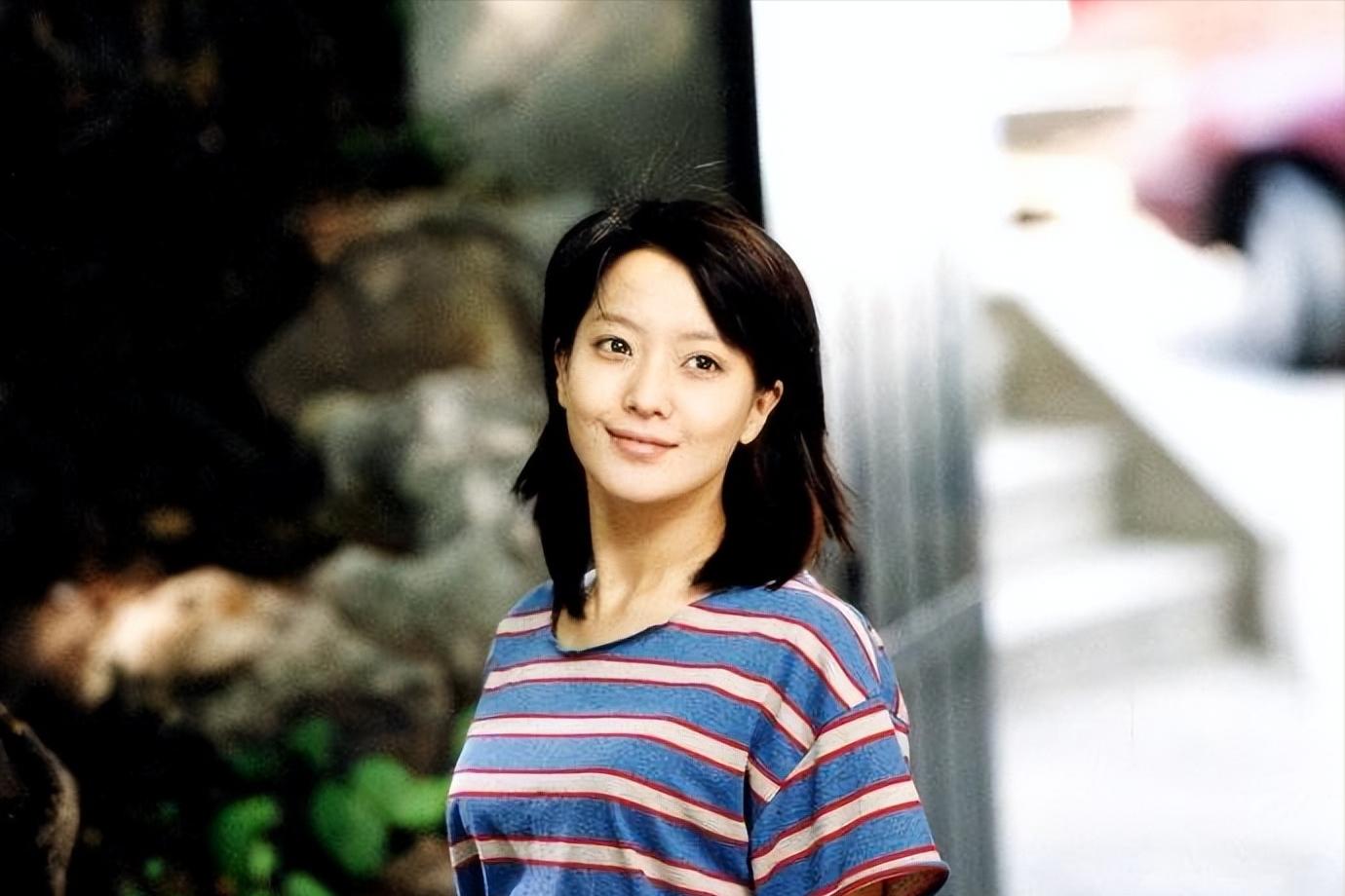 金喜善：嫁入豪门一夜坐拥千亿，靠一脸甜笑迷倒南韩太子爷！