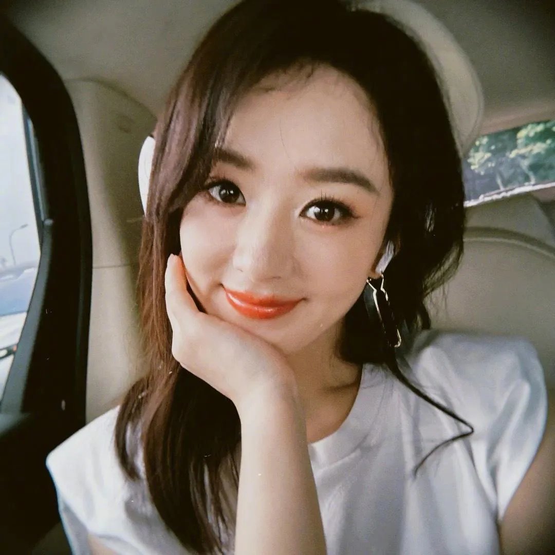 看了赵丽颖晒出的“家居生活”,我才明白什么是高雅与精致的完美融合,太治愈了!