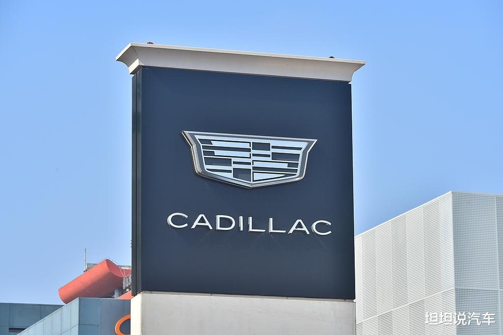 “打工族”买豪华SUV,首选这3台,261马力配8AT,档次高又舒适