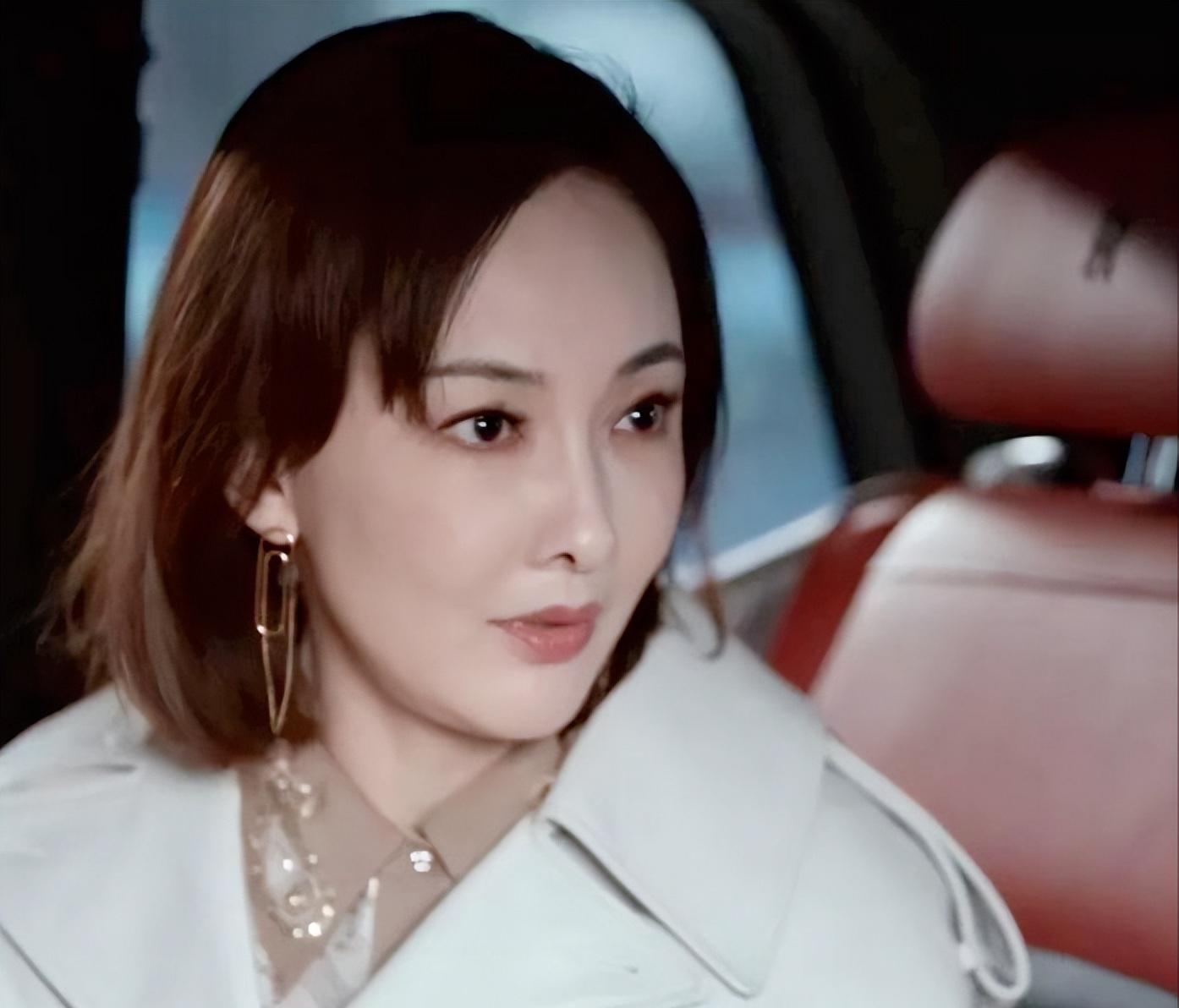 春晚|她是春晚最美钉子户，连续8年登台春晚，台下气场全开大长腿吸睛