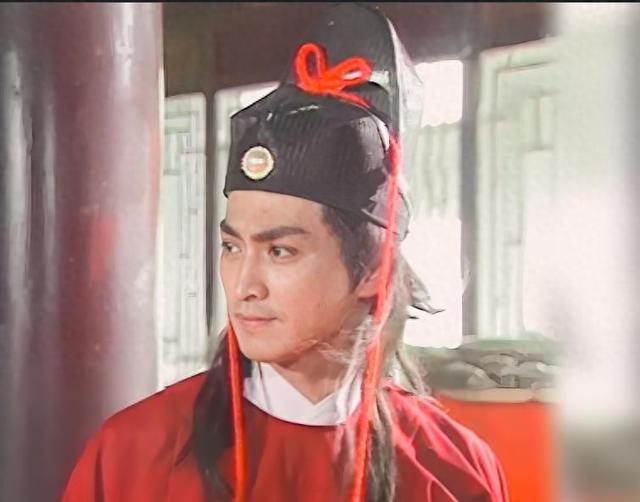 何家劲近期在直播间袒露心声,表达了对老友邹兆龙的深深羡慕