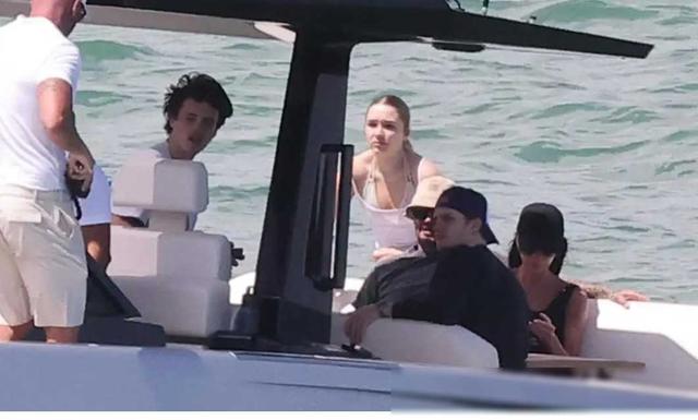 贝克汉姆买2亿游艇出海,和大儿媳太亲密惹出争议?小七公主暴瘦