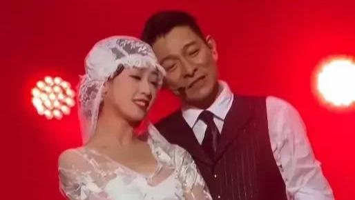 笑晕了，刘德华伴舞王梓回应，我却笑死在网友评论区