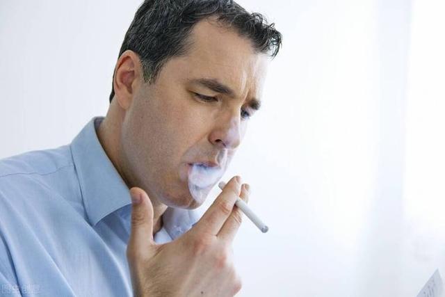 一天20次,45岁男子查出喉癌,医生无奈:这么干,身体怎么受得了