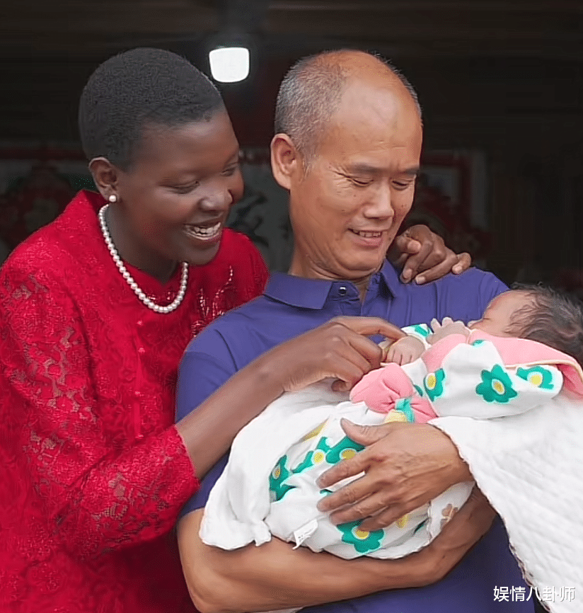 网红rose翻车后续！对黑粉出手，却被网友怒斥：假送金手镯不是诈骗？